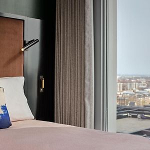 Sky High Double Guest room King or Queen Skyline view